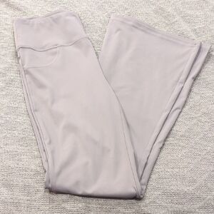 LIKE NEW || Halara, Size M || Gray Flare Leggings W/ Pockets